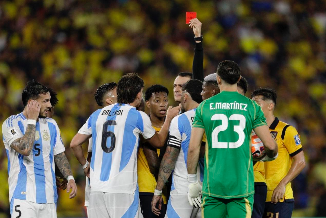 开云体育官网-梅西缺席后阿根廷输球！全场0射正！梅西则是南美世预赛金靴！