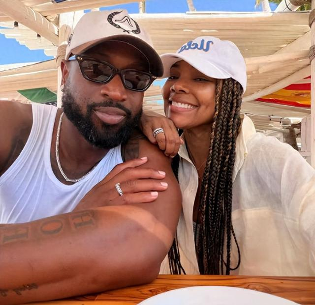 华体在线登录官网-韦德带一家度假,44岁身家过亿,二婚妻子是火辣演员,比他大10岁|德维恩·韦德|科比-布莱恩特|迈克尔·乔丹|詹姆斯·哈登|得分后卫_新浪体育_新浪新闻