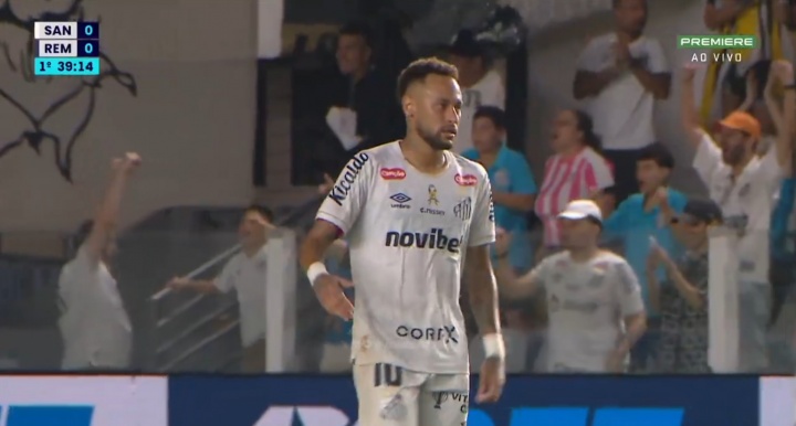 华体在线登录官网-心里有火!内马尔妙传送助攻后表情严肃,队友用手指他的方向庆祝